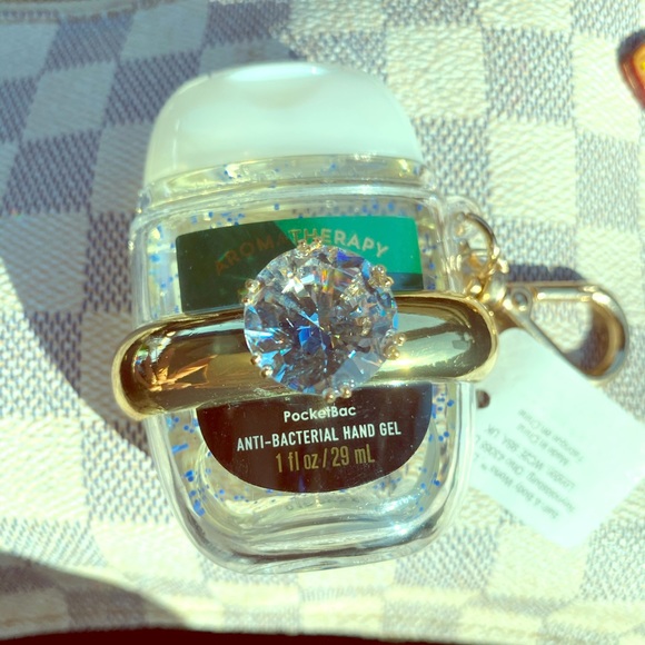 Bath & Body Works Accessories - Ring sanitizer holder